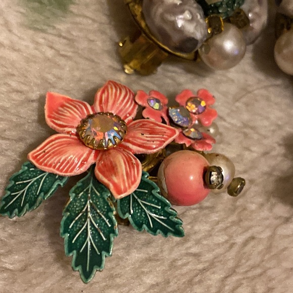 Two pair vintage clip earrings (CO) - Picture 3 of 12